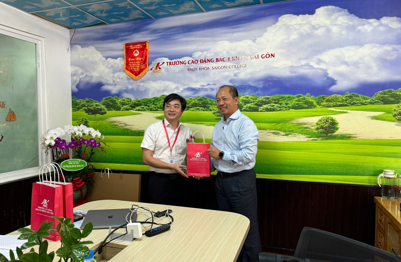 Giấc mơ bay học phi công tại CĐ Bách khoa SG