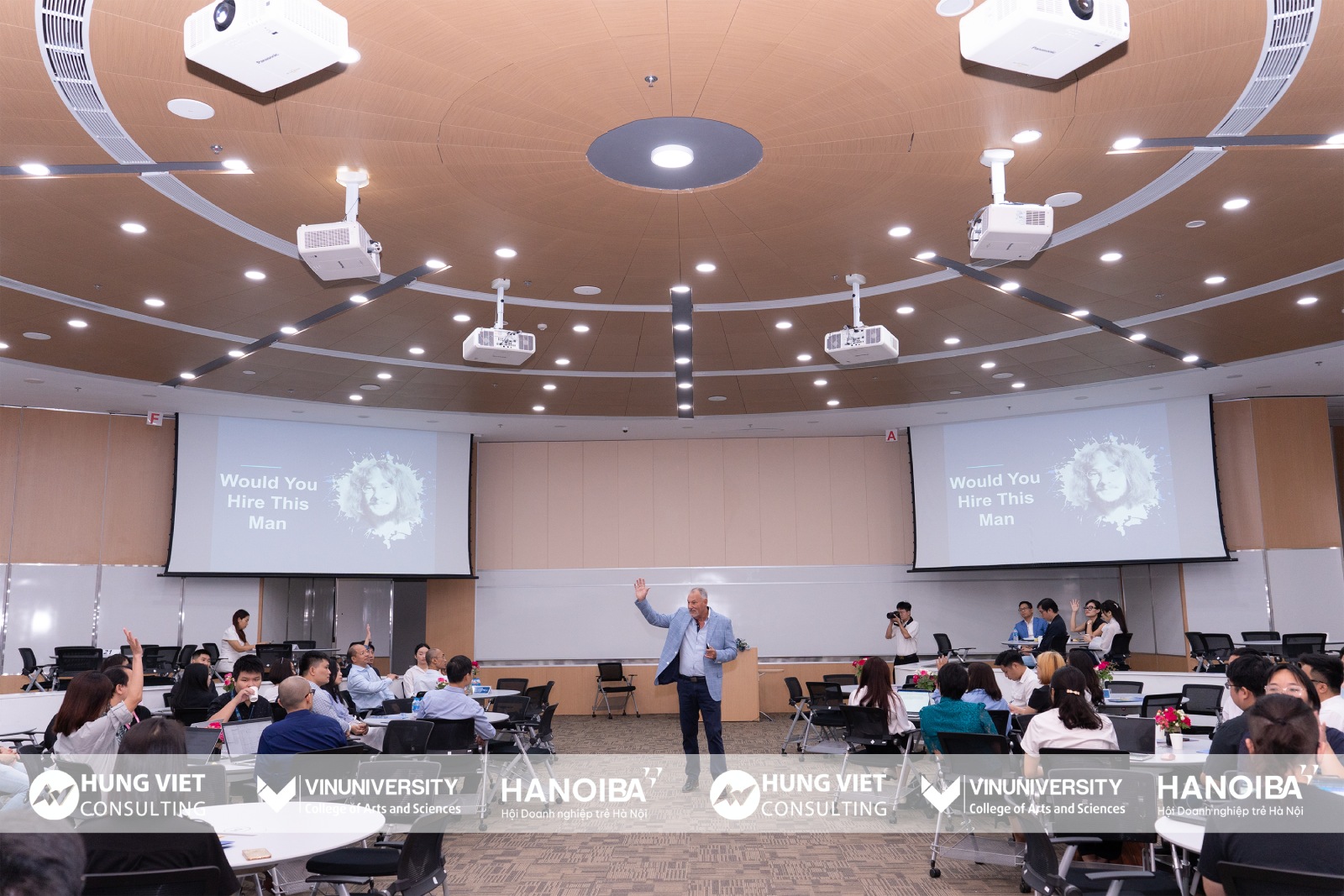 AI for Sales Growth tại VinUni bởi Frank Furness