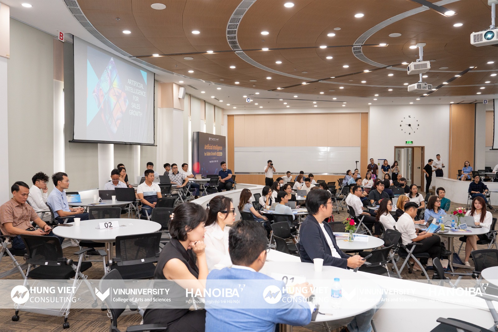 AI for Sales Growth tại VinUni bởi Frank Furness
