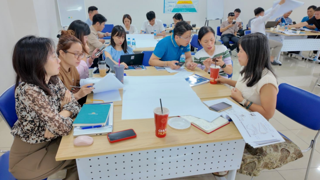 Học viên thảo luận các vấn đề về quản lý rủi ro do mệt mỏi FRMS tại Vietnam Airlines