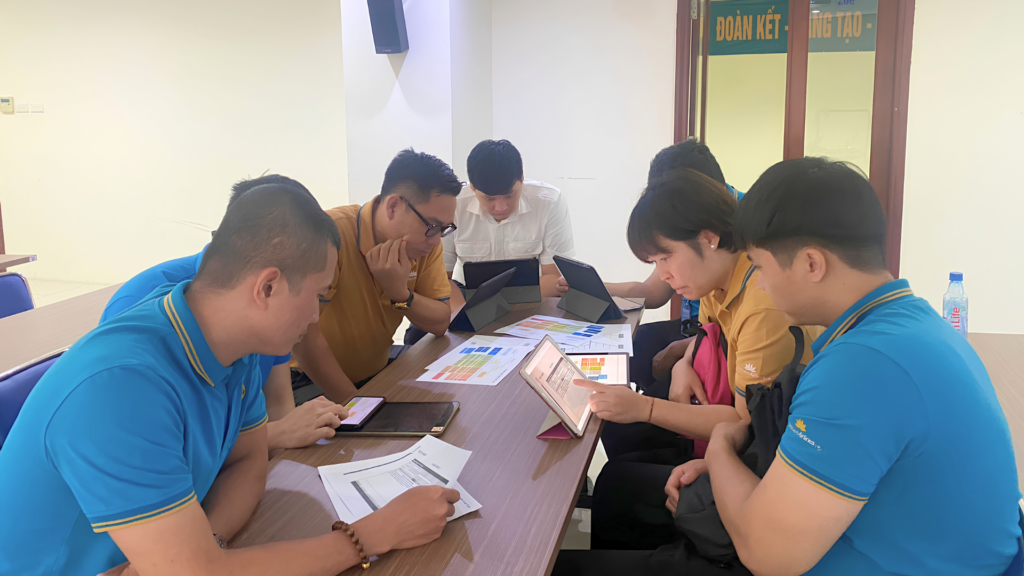 Học viên Vietnam Airlines thảo luận case study về văn hóa an toàn